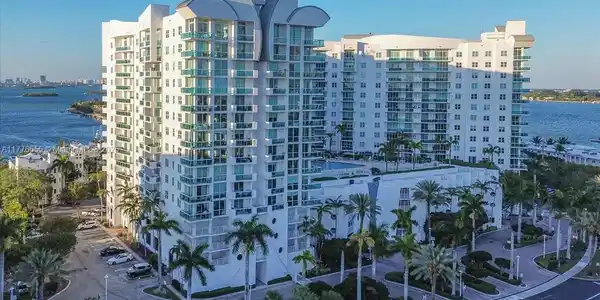 7910 Harbor Island Dr