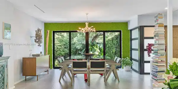 2330 Magnolia Dr