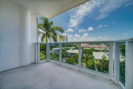900 Bay Dr