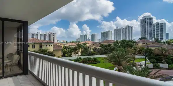 1000 W Island Blvd Unit 605