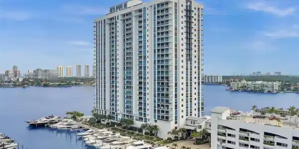 17111 Biscayne Blvd