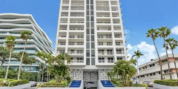 9341 Collins Ave