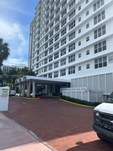 4747 Collins Ave