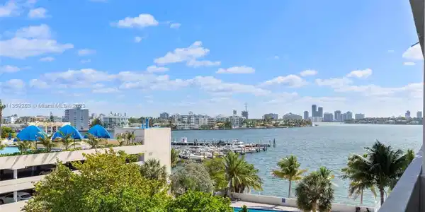 7545 E Treasure Dr Unit 5C