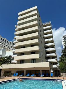 1621 Collins Ave Unit 205