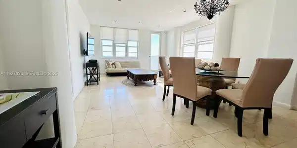 100 Lincoln Rd