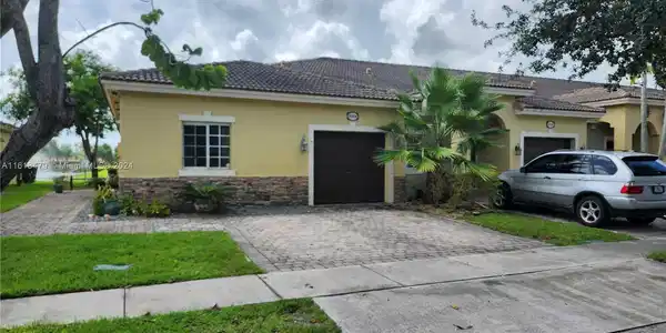 3354 NE 11th Dr