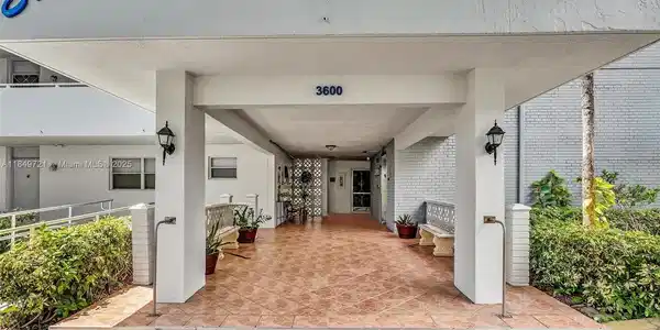 3600 NE 170th St