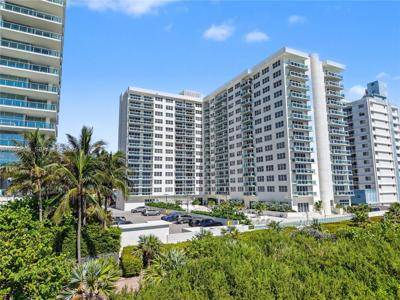6917 Collins Ave