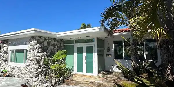 727 Fairway Dr