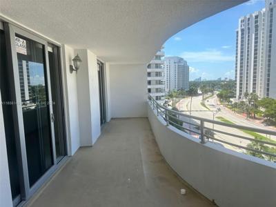 5555 Collins Ave