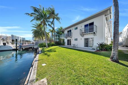 6905 Bay Dr