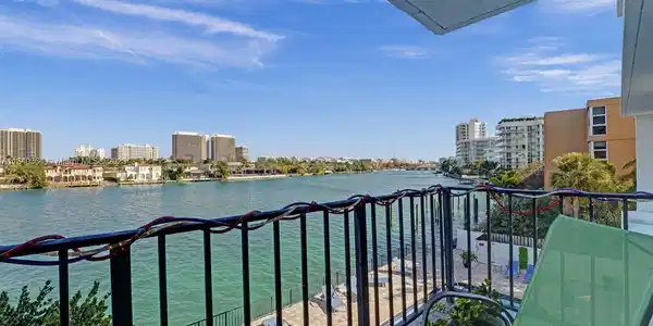 10101 E Bay Harbor Dr Unit 307
