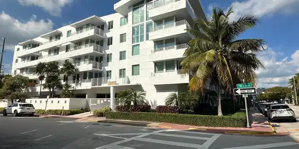 7800 Collins Ave