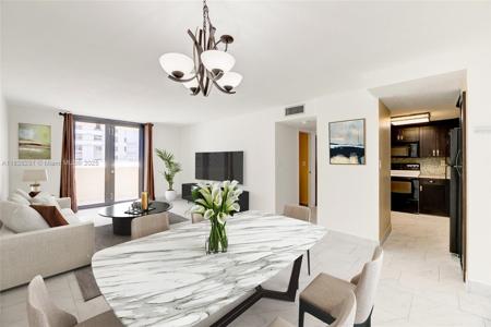 1621 Collins Ave