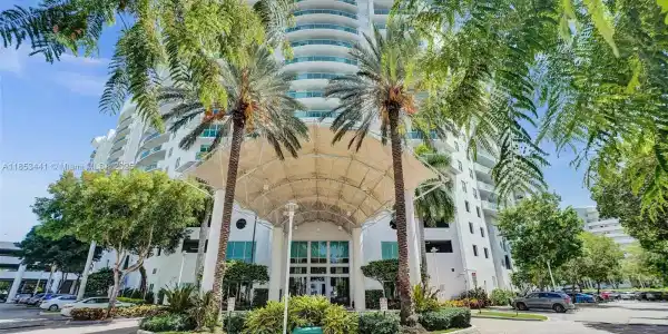 7900 Harbor Island Dr