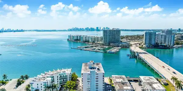 2016 Bay Dr