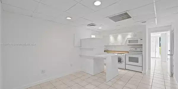 11111 Biscayne Blvd