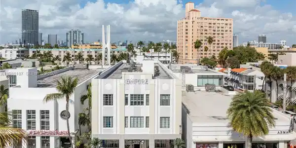 750 Collins Ave