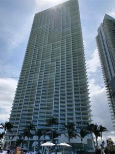 16901 Collins Ave