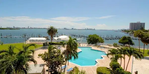 11111 Biscayne Blvd