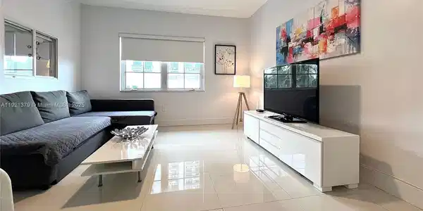 1100 Collins Ave