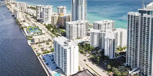 3000 S Ocean Dr