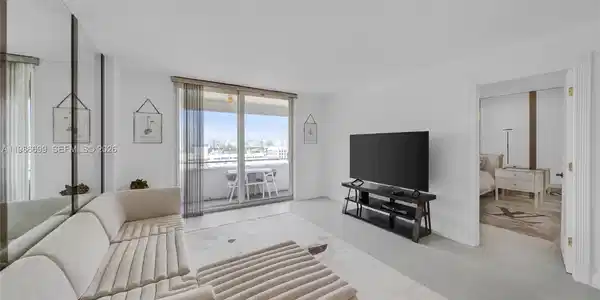 465 Ocean Dr