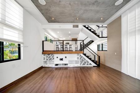 153 E Enid Dr