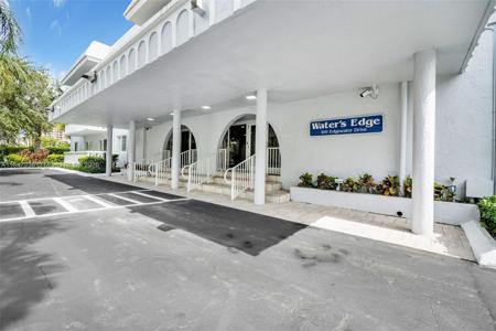 100 Edgewater Dr
