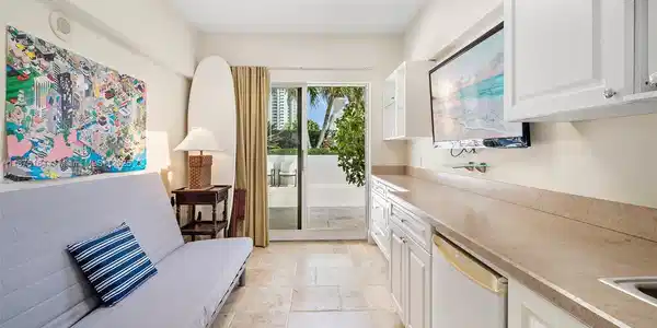 4775 Collins Ave