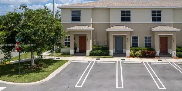 444 NE 5th Ter