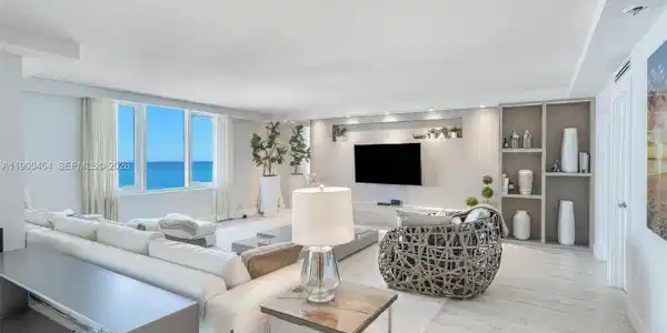 2301 Collins Ave