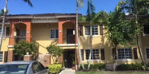 945 NE 33rd Ter