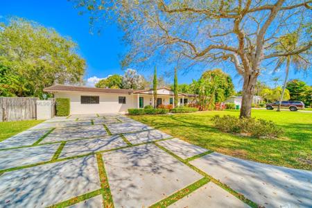 8245 SW 149th Dr