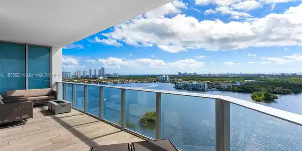 17111 Biscayne Blvd