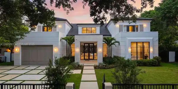 1220 S Alhambra Cir