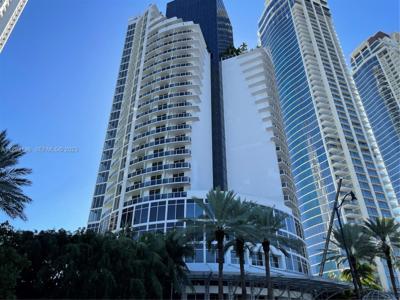 18001 Collins Ave