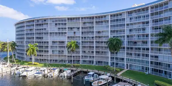 1523 E Hillsboro Blvd Unit 333