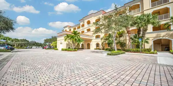37 E Harbour Isle Dr E Unit 206