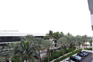 100 Lincoln Rd