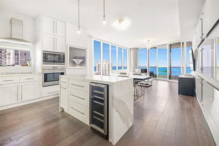 2020 N Bayshore Dr