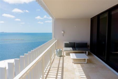 3 Grove Isle Dr