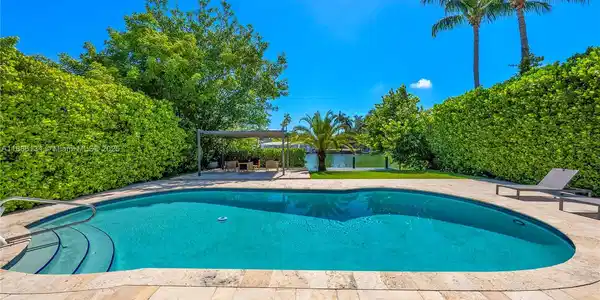 410 S Shore Dr