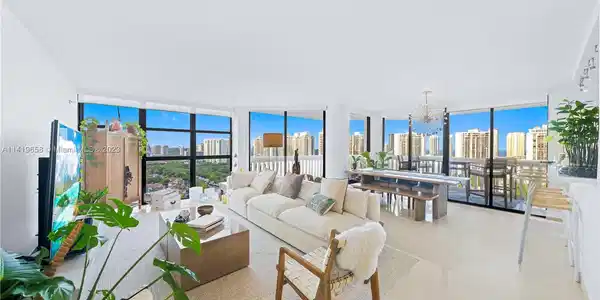 1000 E Island Blvd