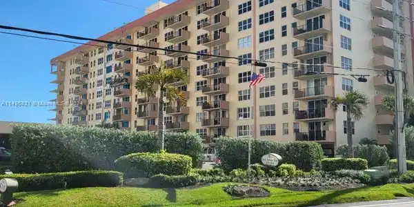 1147 Hillsboro Mile