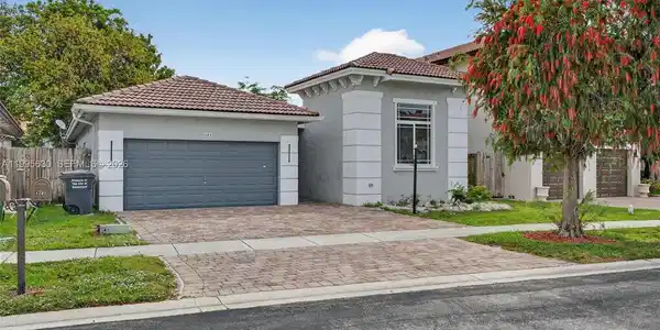 1281 NE 41st Pl