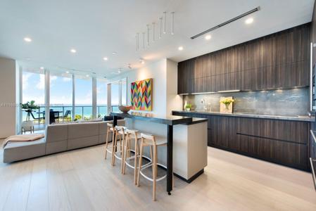 100 S Pointe Dr