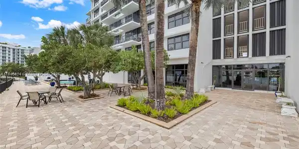 10101 E Bay Harbor Dr
