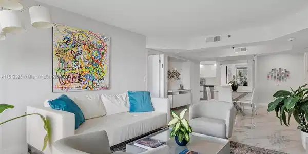 9341 Collins Ave
